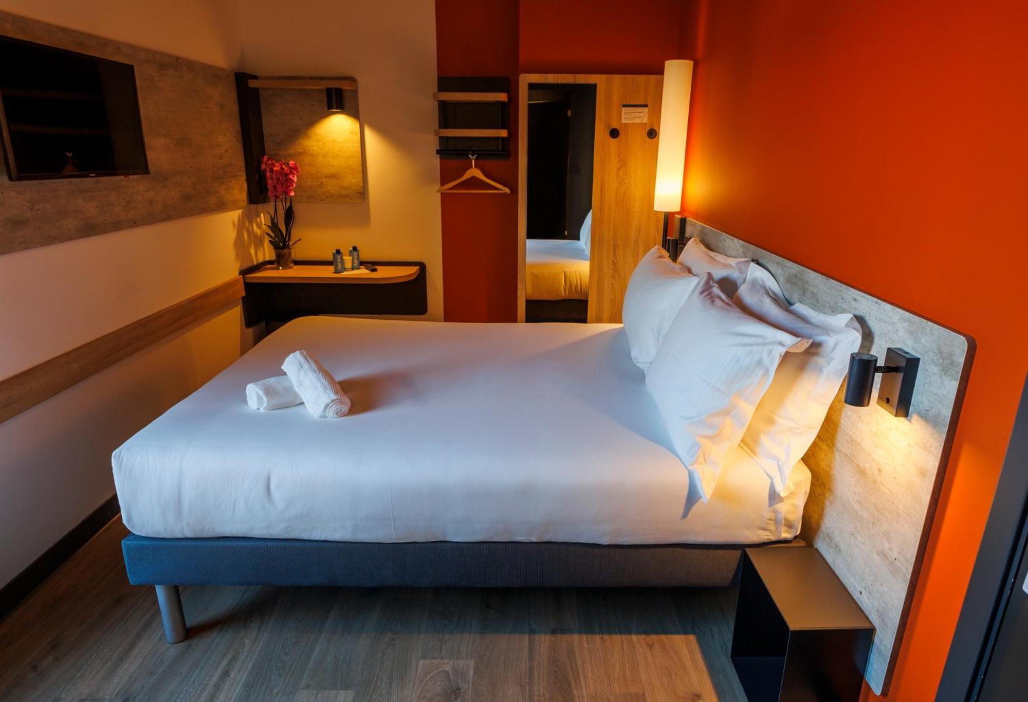 Ibis Budget Logrono Centro Bagian luar foto