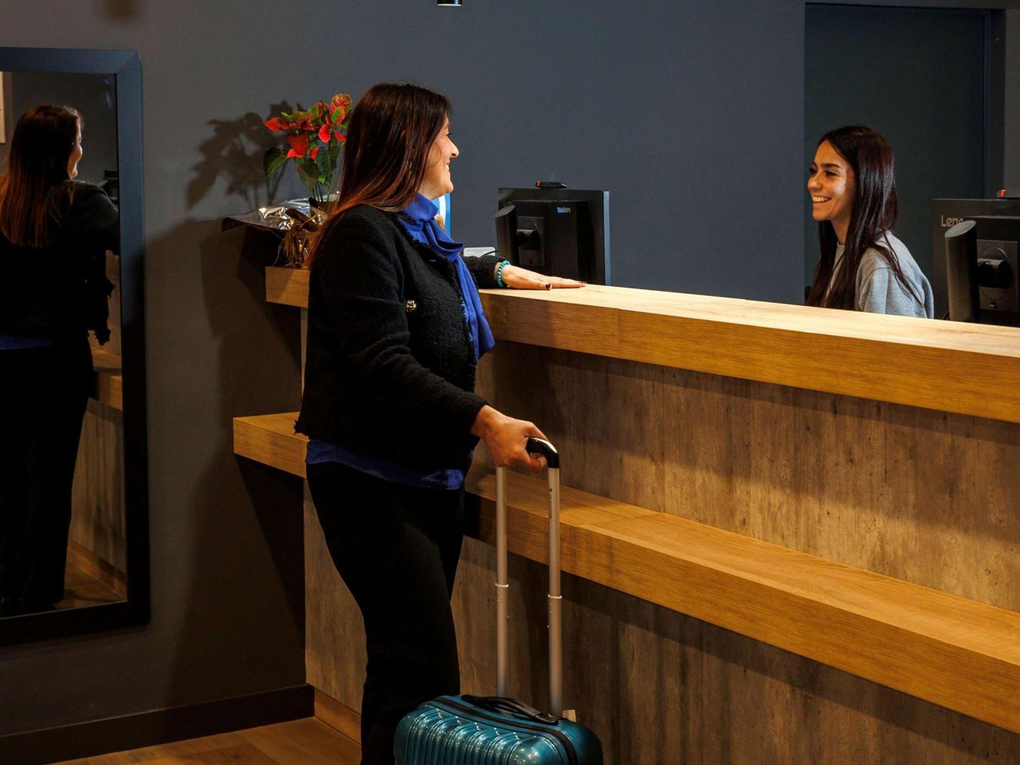 Ibis Budget Logrono Centro Bagian luar foto