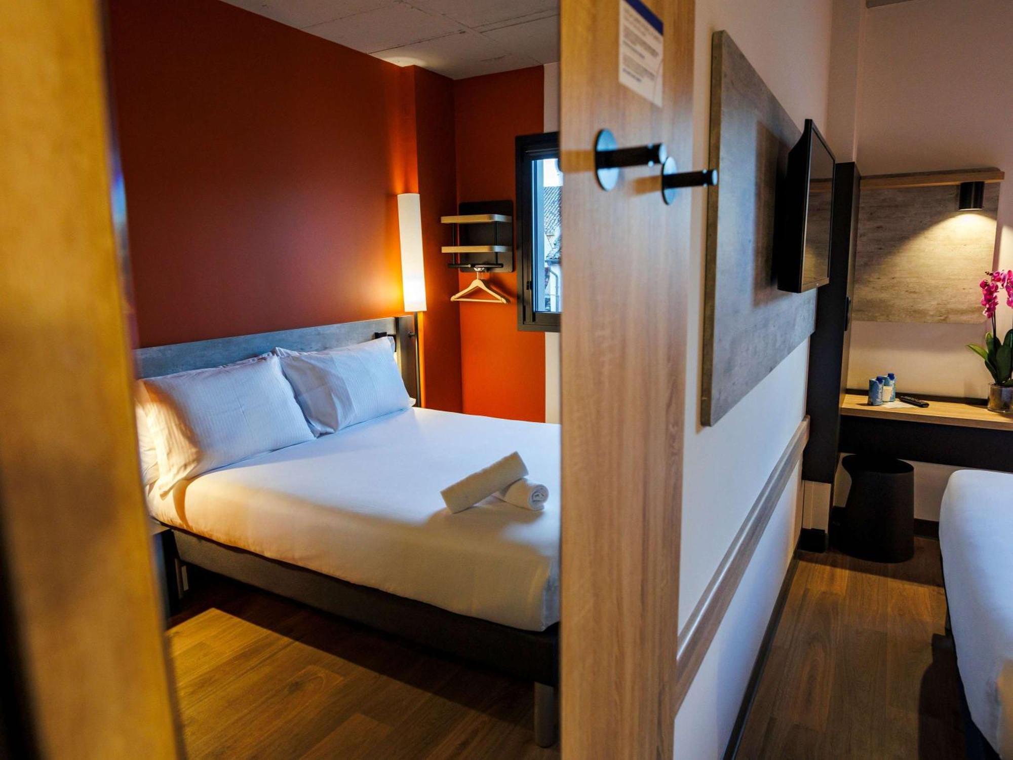Ibis Budget Logrono Centro Bagian luar foto