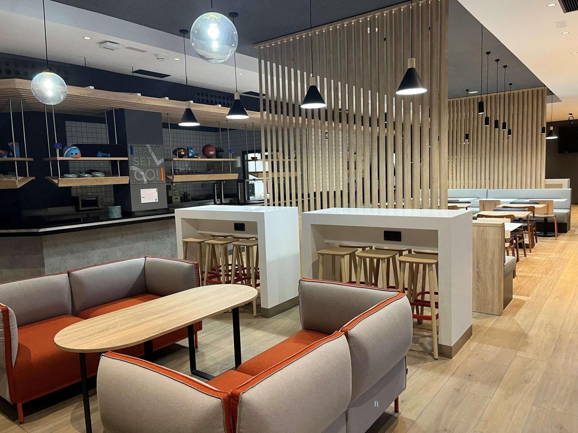 Ibis Budget Logrono Centro Bagian luar foto